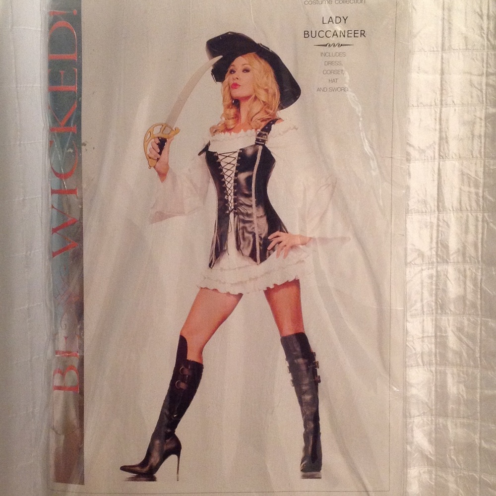 SEXY LADY BUCCANEER COSTUME